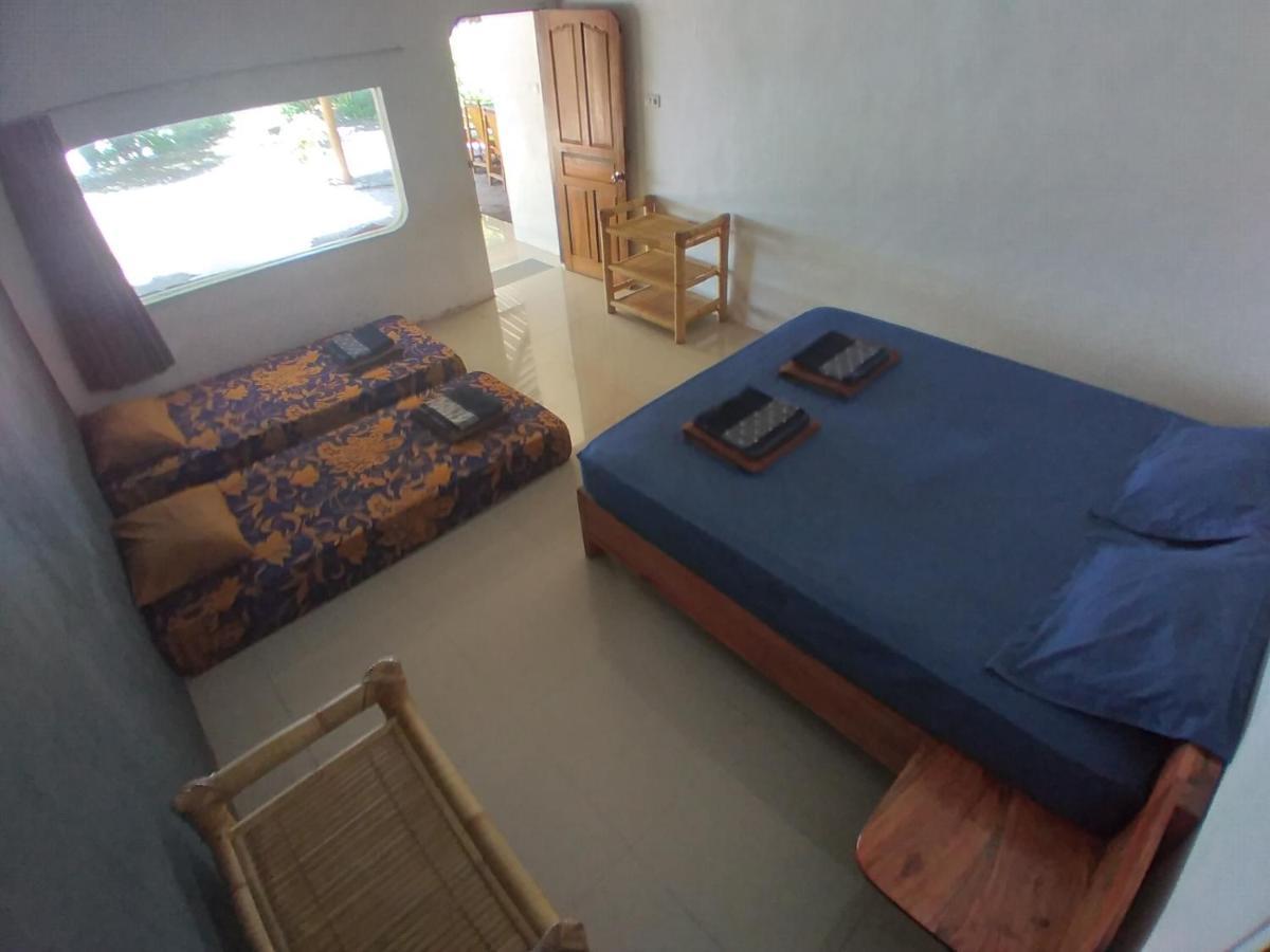 East Lombok Dive Hotel - 3 Private Rooms On The Beach With Seaview & Scuba Diving Center Labuhan Pandan Exterior foto