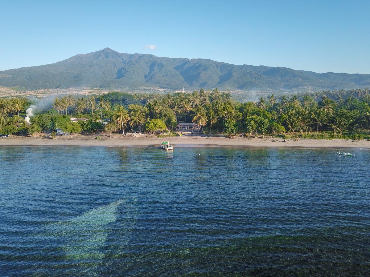 East Lombok Dive Hotel - 3 Private Rooms On The Beach With Seaview & Scuba Diving Center Labuhan Pandan Exterior foto